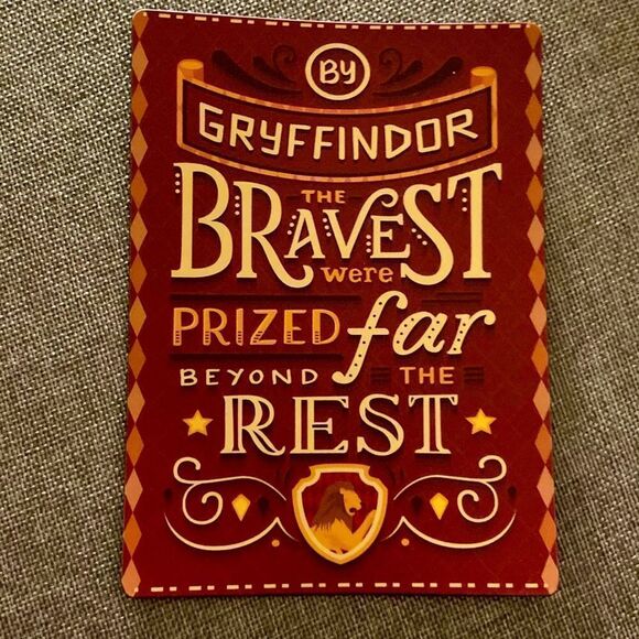 Harry Potter Gryffindor Magnet - Picture 1 of 3